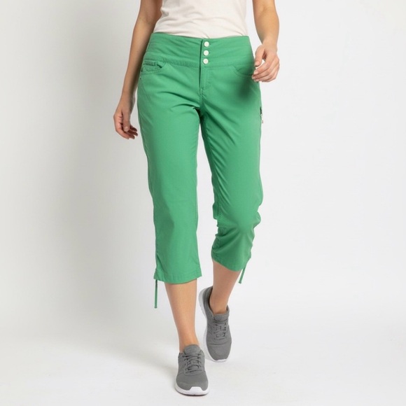lululemon athletica Pants - Rare vintage Lululemon cropped super cute in a beautiful unique green 😍